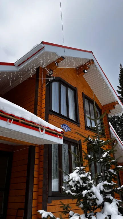 Коттедж Usadba gesh - оранжевый дом в центре сибирского леса — аренда посуточно в Шерегеш