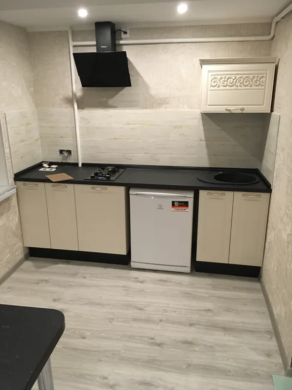 Уюдгая двухкомнатная квартира в центре на набережной