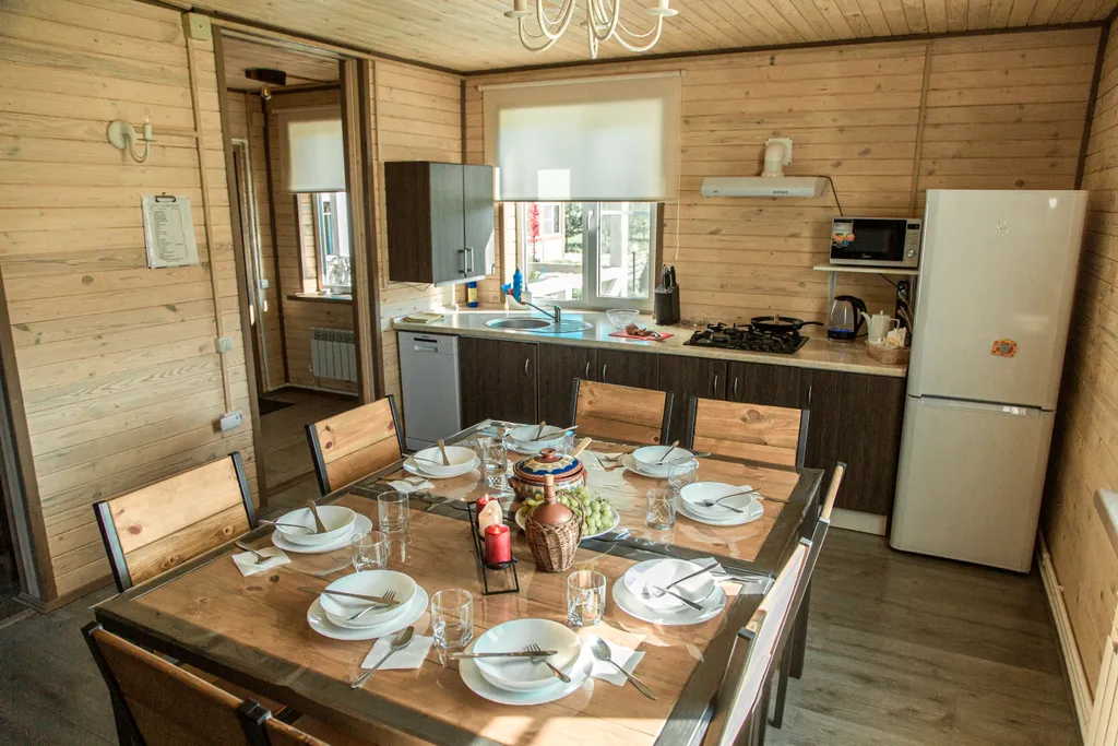 Дом у пруда