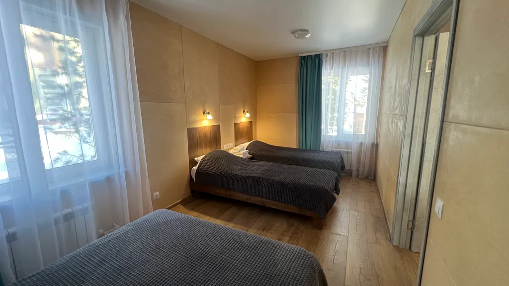 Дом вблизи подножья горы