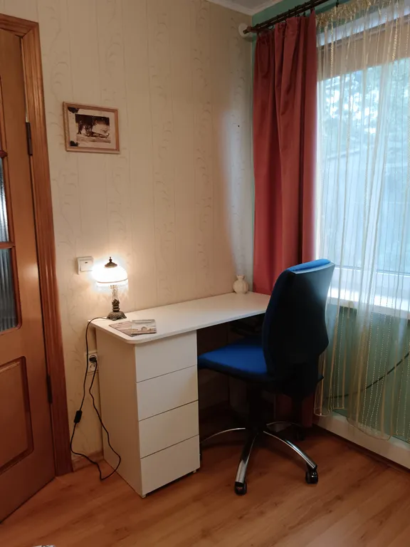 Часть дома с отдельным входом садом и парковкой