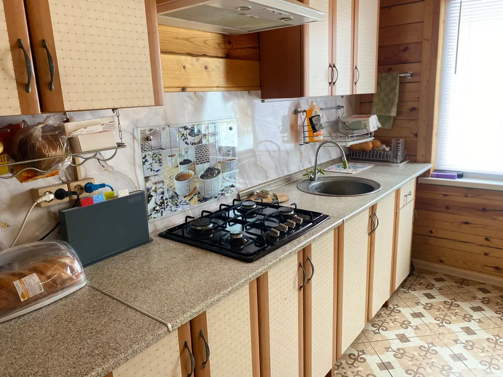 Уютный дом на берегу реки