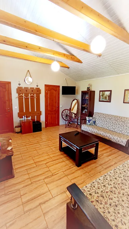 Дом на берегу реки