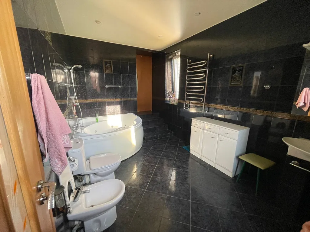 Просторный загородный дом