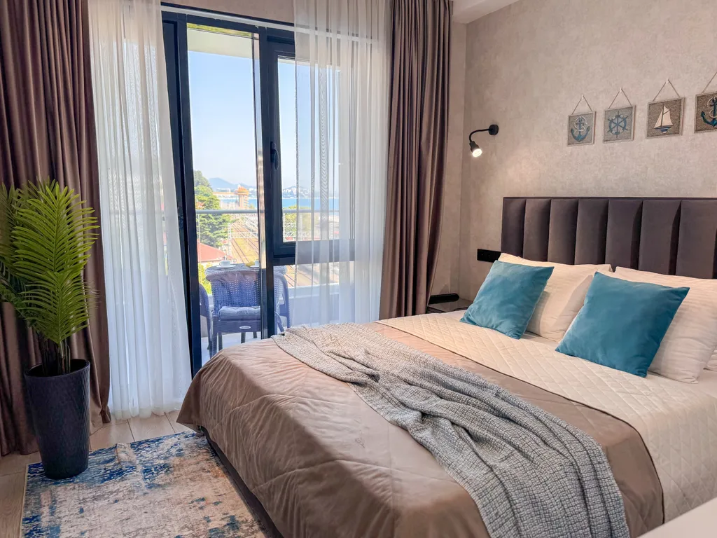 Каскад 2 Стильный апартамент на первой береговой линии