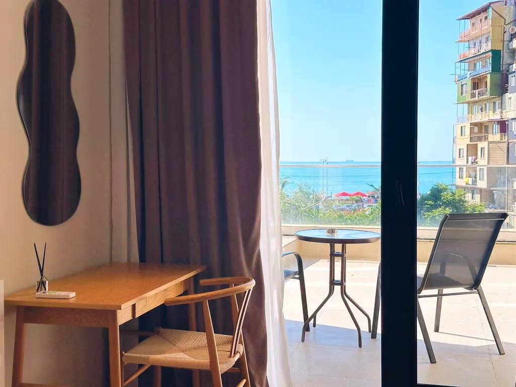 Апартамент с террасой и видом на море