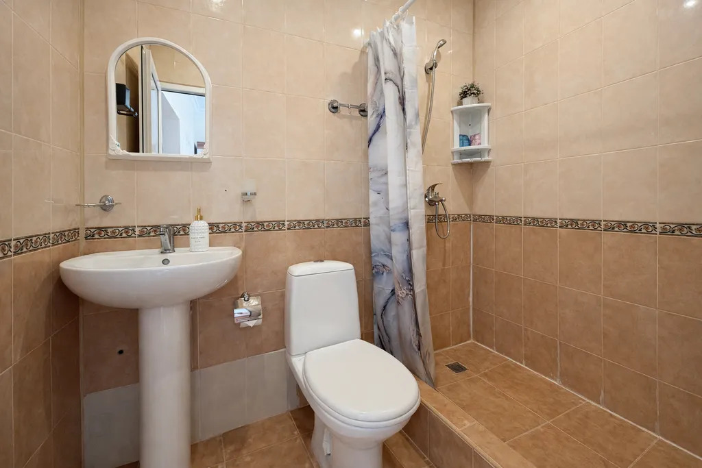 Двухместный улучшенный номер с собственной ванной комнатой