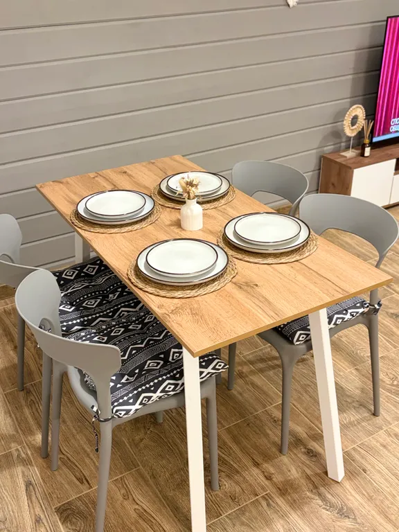 Уютный домик у лесного озера