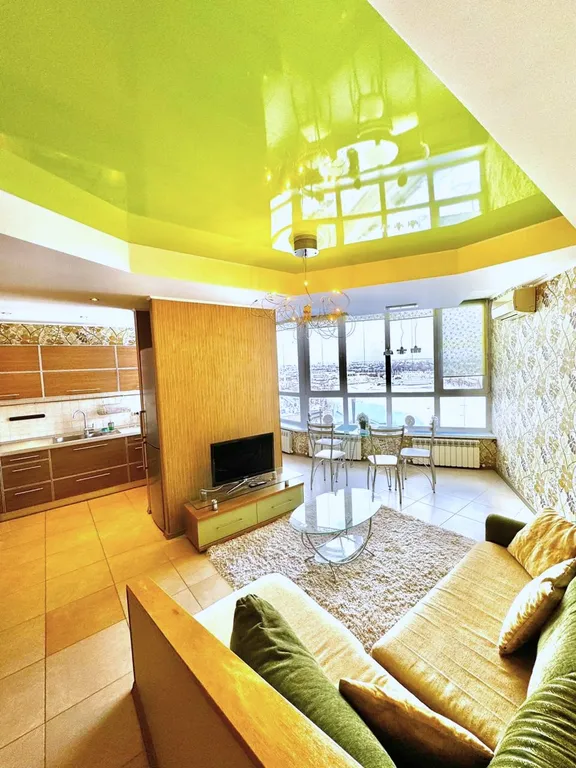 Студия с панорамным видом на реку в центре