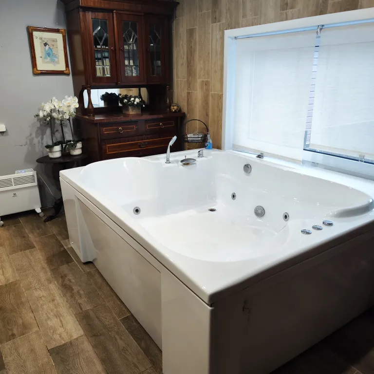 Усадьба с русской баней, джакузи для большой компании