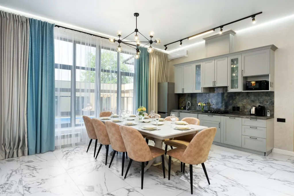 Новый коттедж c 9-ю спальнями бассейном и верандой