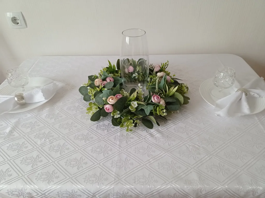 Рядом с ж/д вокзалом и  королевской усадьбой Станиславово.