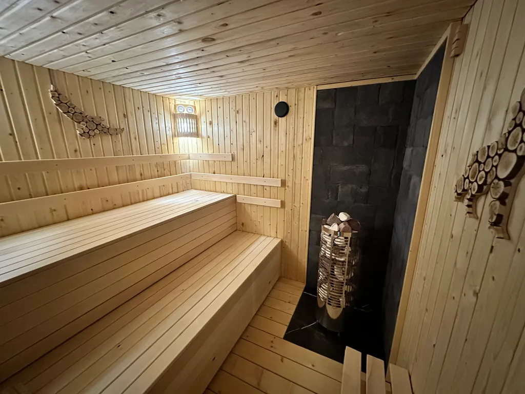 Таунхаус в стиле лофт. Проектор. 
3 минуты до Волги. Песчаный пляж.