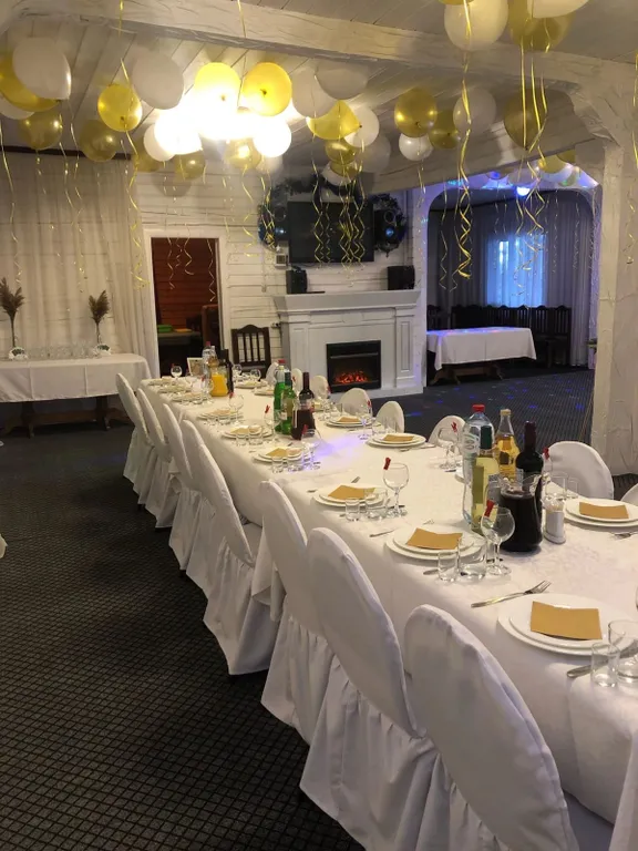 Деревянный коттедж с большой территорией рядом с городом