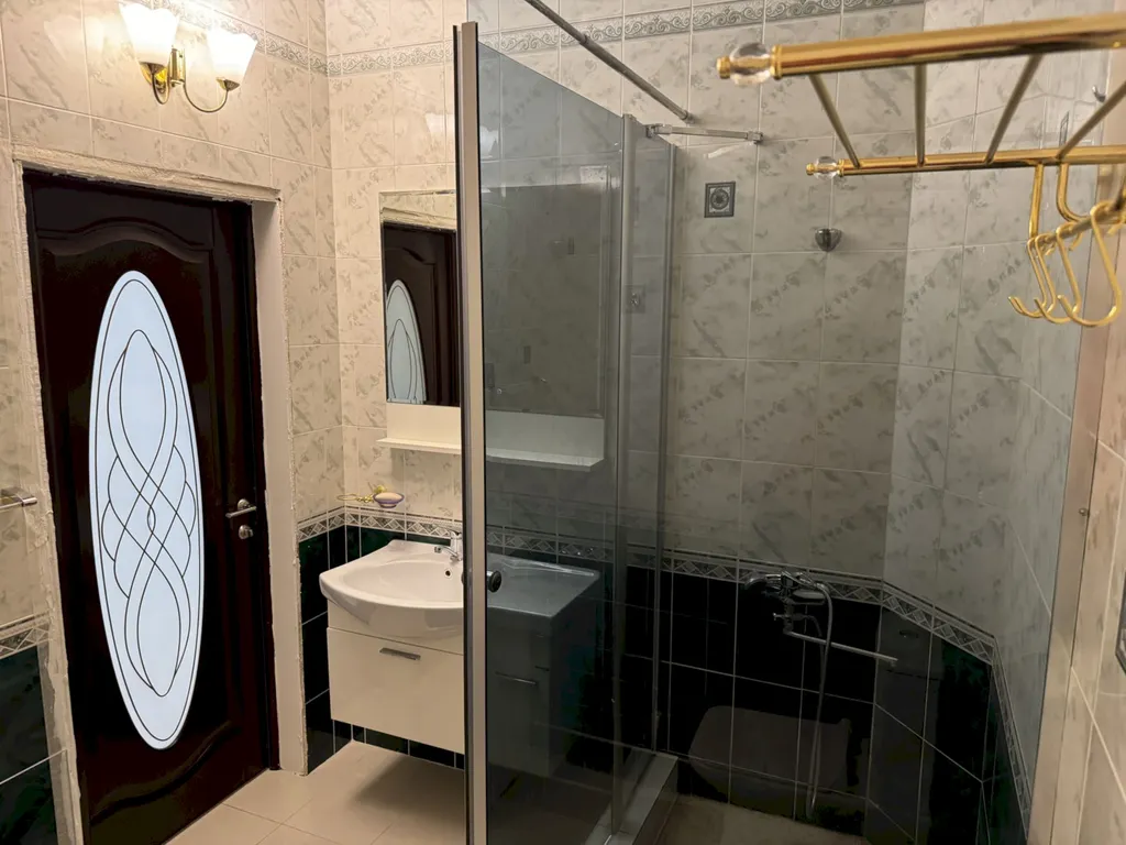 1-й этаж под ключ в центре - 15 мин до центрального пляжа