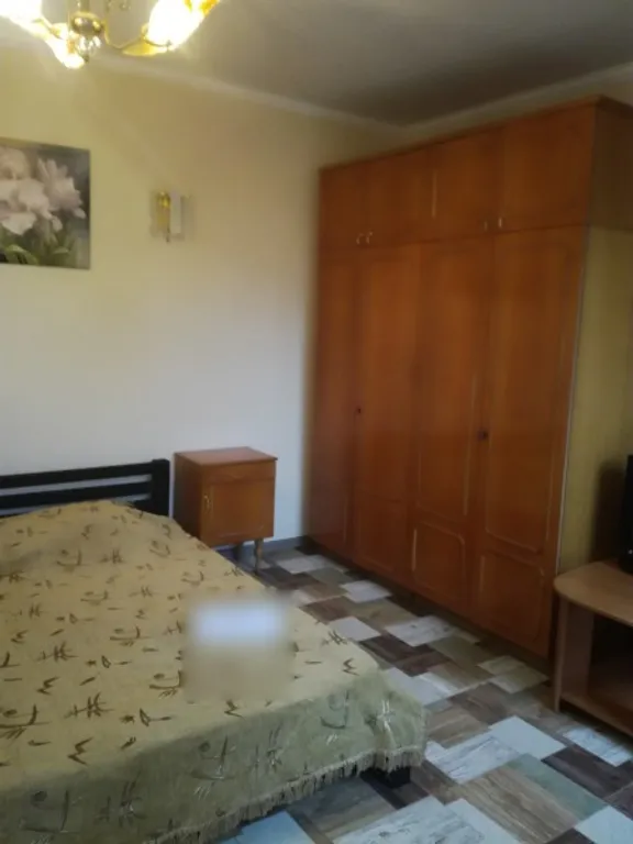 Дом в большом красивом закрытом дворе под ключ