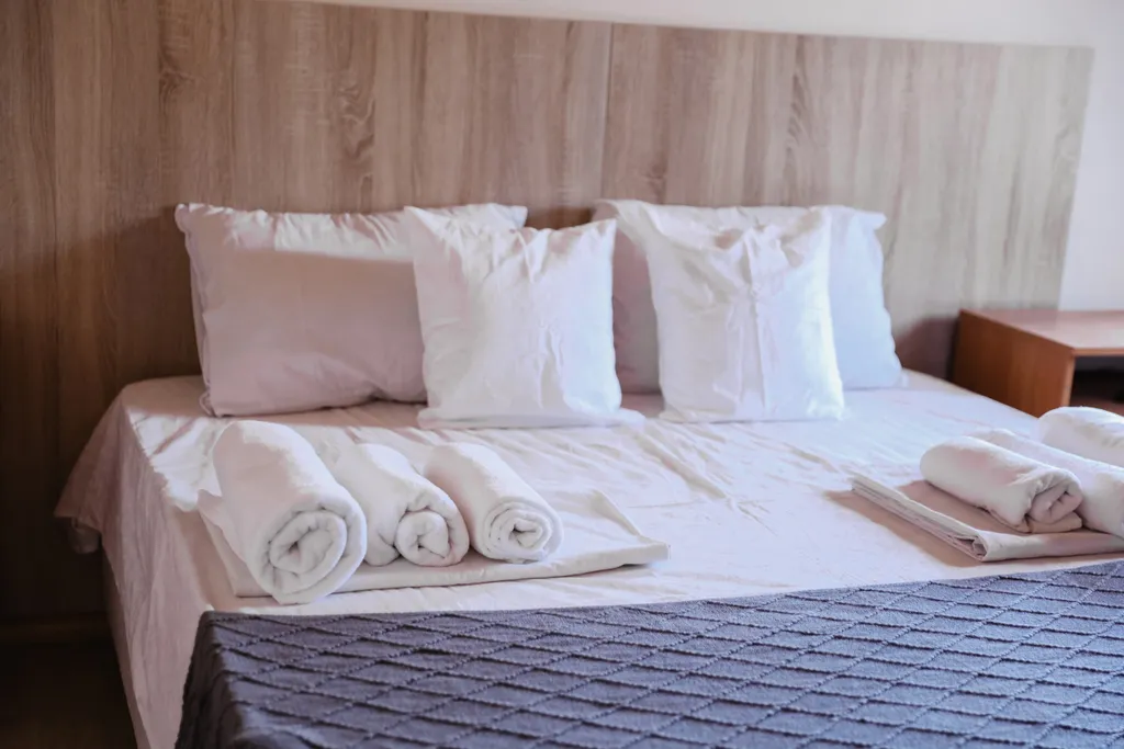 Двухместный номер с 2 отдельными кроватями эконом и общим санузлом