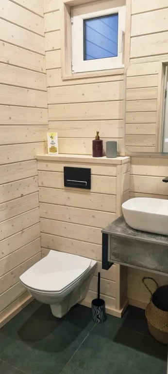 Современный дом у каньона реки Лава, с баней и видом на ручей