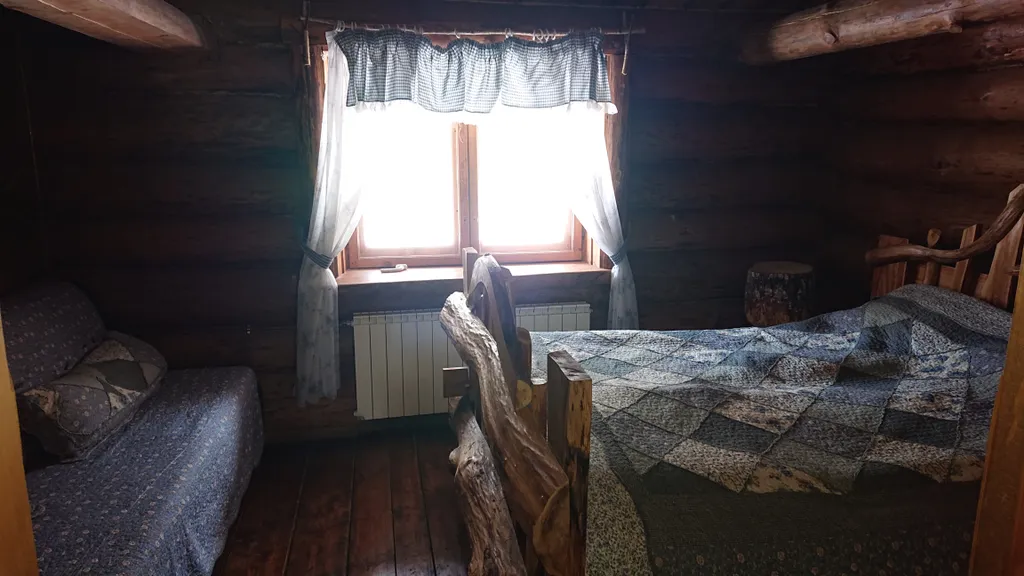 Дом в лесу у озера со всеми удобствами