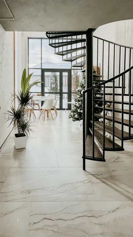 Новый дом с подогреваемым бассейном и сауной