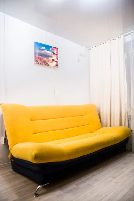 Квартира Комната с желтым диваном — аренда посуточно в Казань