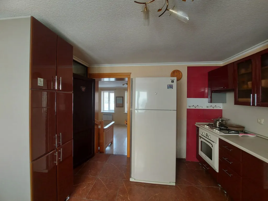 Дом в центре города на набережной реки Терек