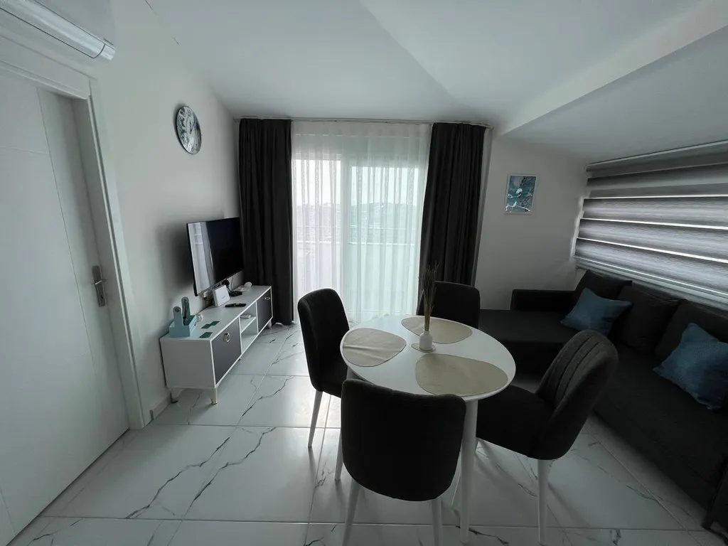 Стильные, комфортные апартаменты с видом на море Sky