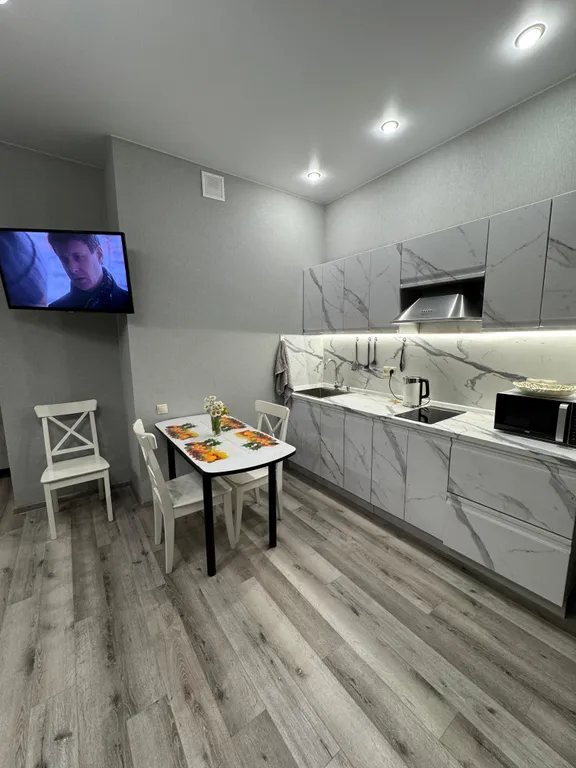 Большая студия с балконом и видом на горы