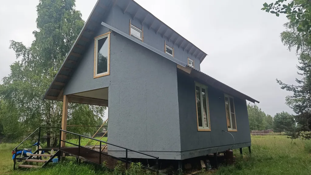 Дом на берегу протоки, ведущей в Вышневолоцкое водохранилище