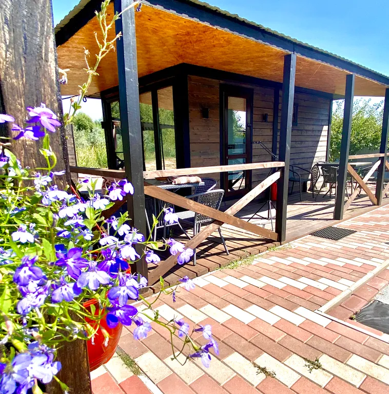 Домик у озера