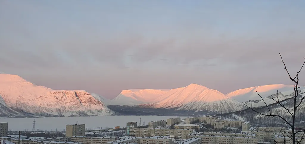 Лофт у северного склона "Горы"