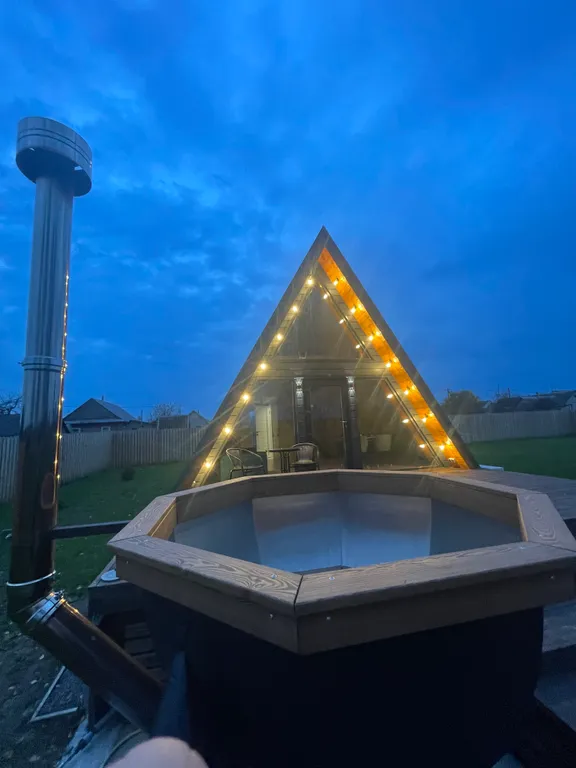 Дом А фрейм с видом на Мирский замок