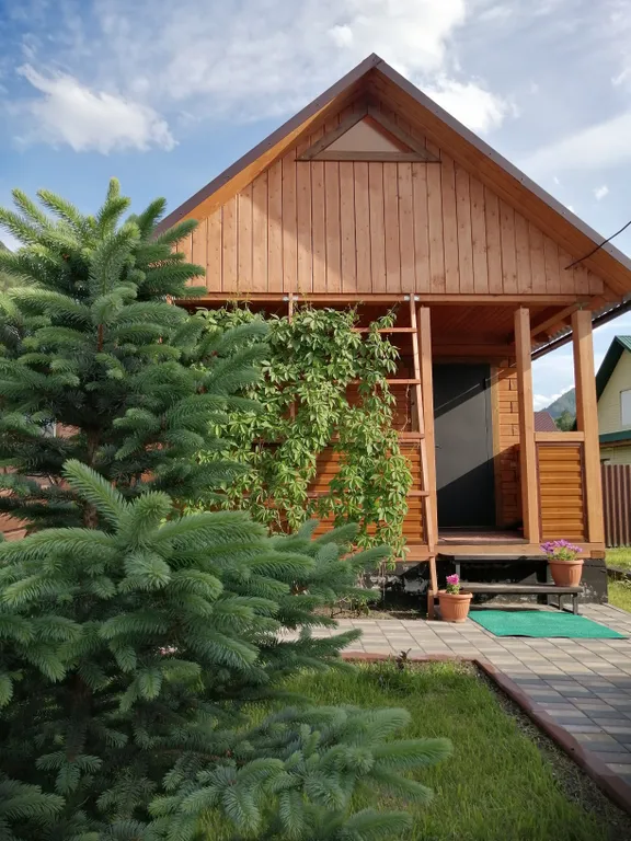 Домик в горах Алтая