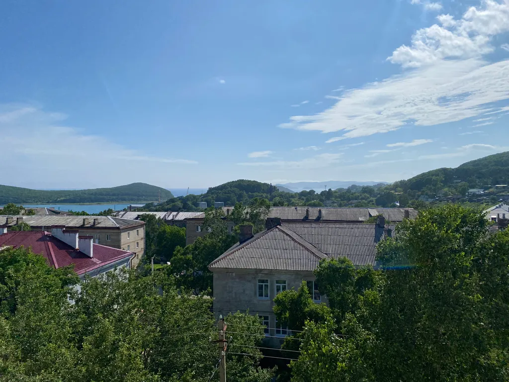 Уютная студия с дизайнерским ремонтом с видом на море и остров Петров