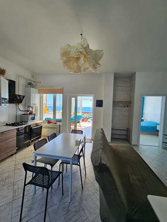 Квартира с террасой, видом на море, в 3 минутах от пляжа