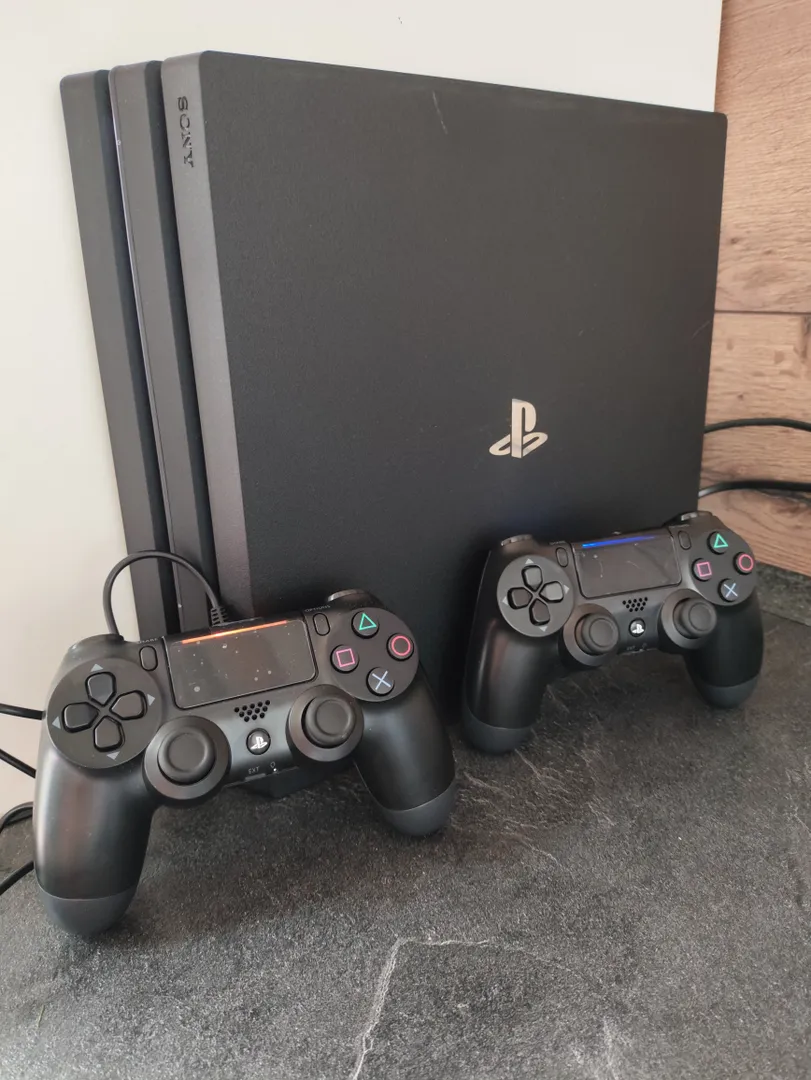 PS 4 pro - с игрой FIFA 2024