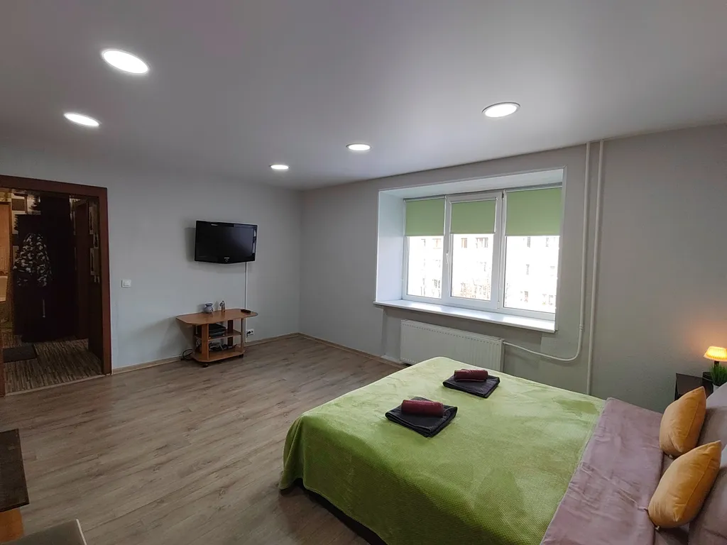 Однокомнатная квартира с улучшенной планировкой в доме с универмагом