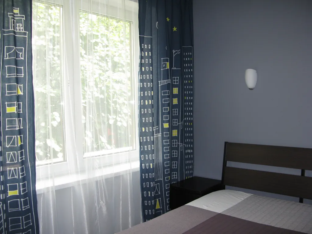 Двухкомнатные апартаменты на первом этаже в частном доме