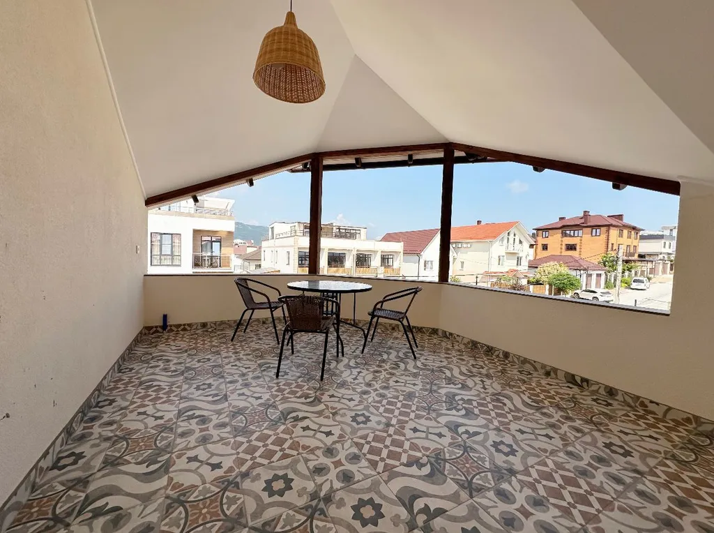 Современный коттедж вблизи дома