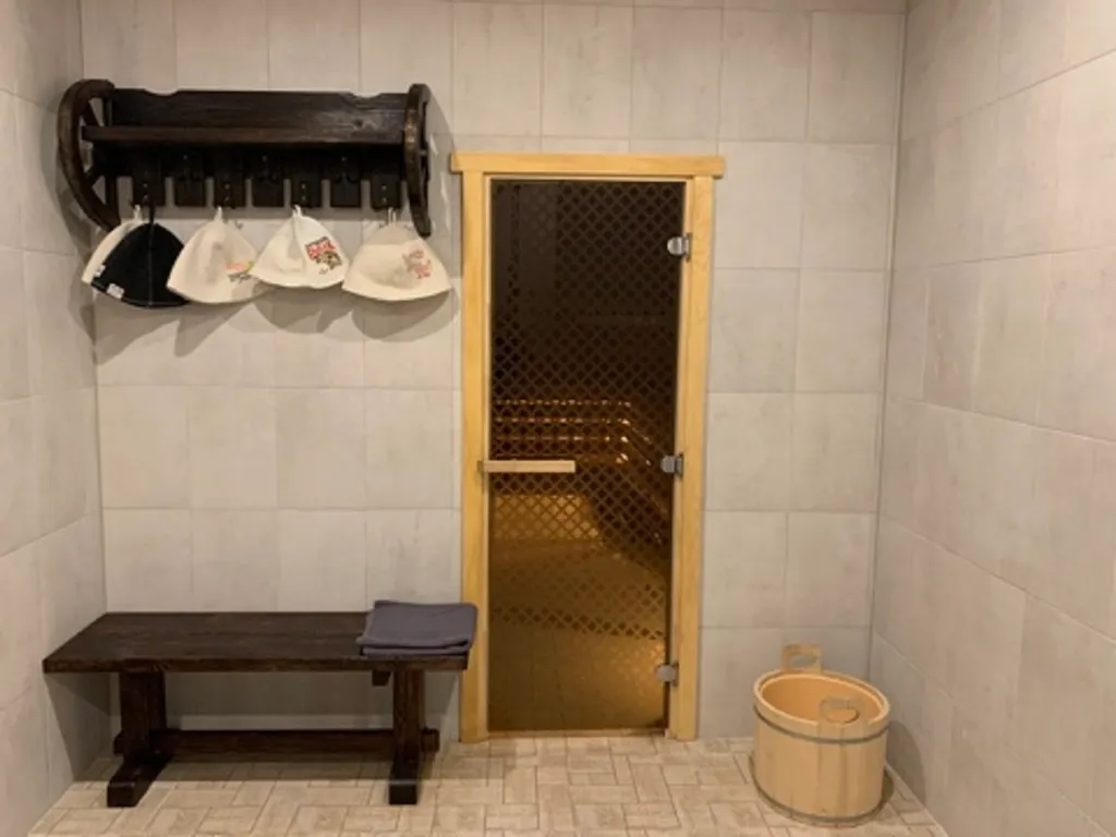 Уютный коттедж в сосновом лесу с видом на озеро