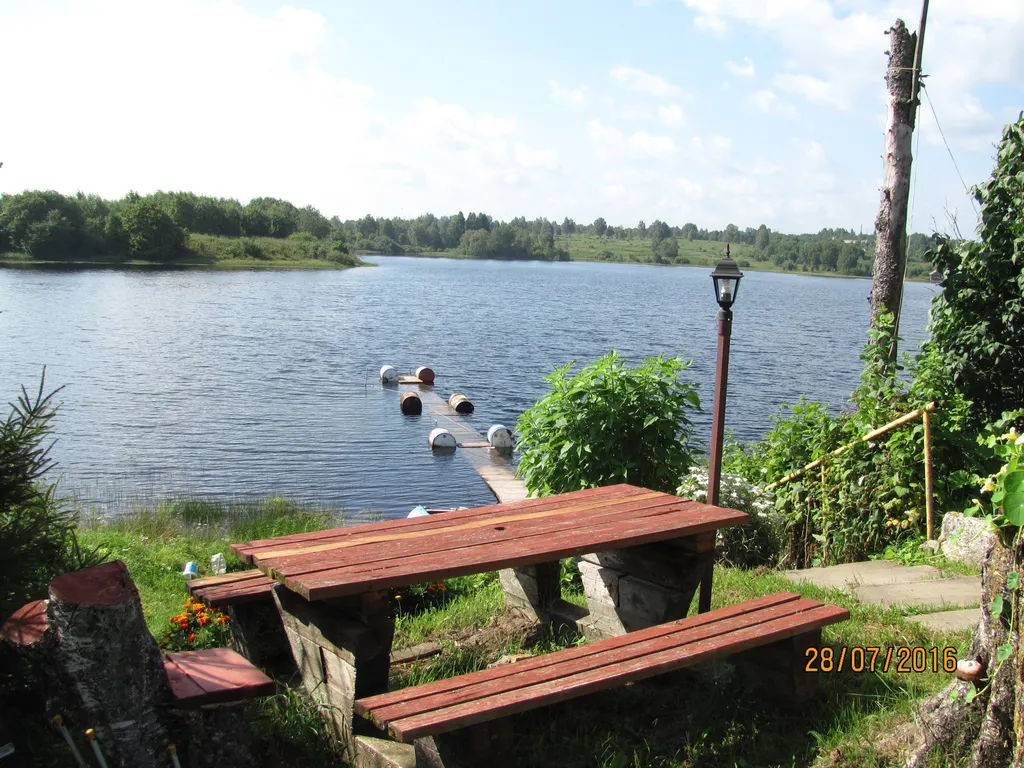 Домик у озера в Карелии