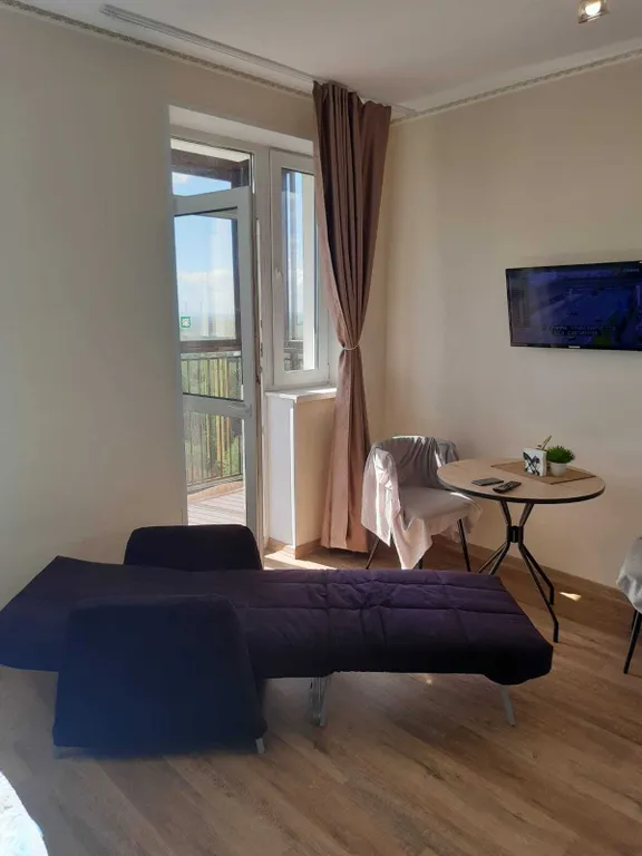 Современная, комфортная студия с видом на лес и горы