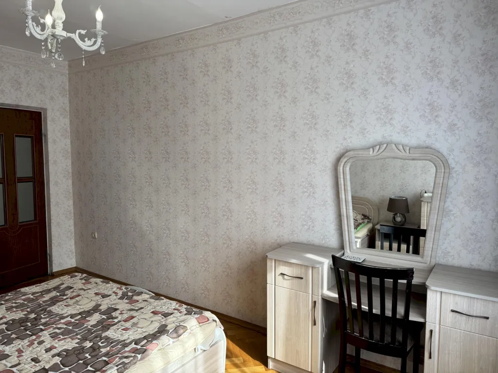 Квартира Четырёхкомнатная квартира в центре с балконом – 7 минут до моря — Геленджик