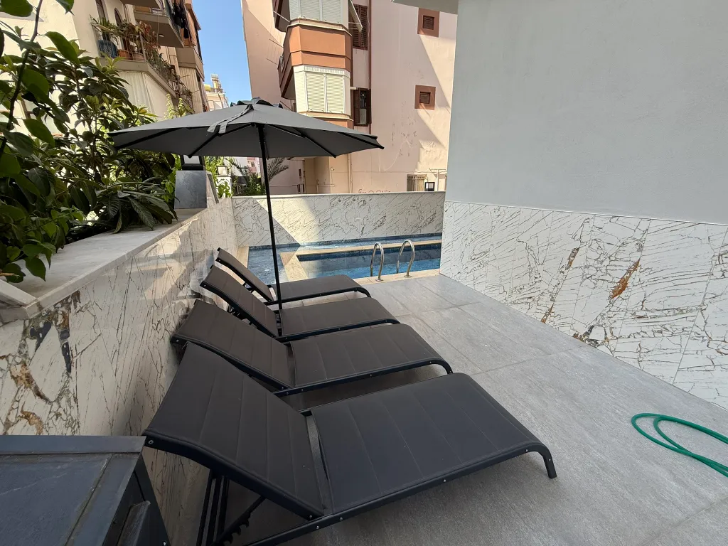 Новая уютная квартира в центре города, на пляже Клеопатра, с бассейном