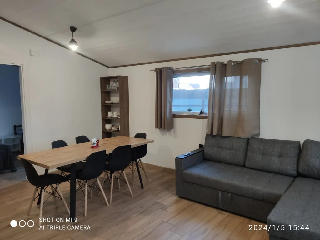 Новый стильный дом, большая лесная территория, недалеко от пруда с пляжем