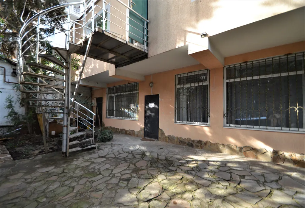 Апартаменты в самом центре Ялты у моря с парковкой бонус