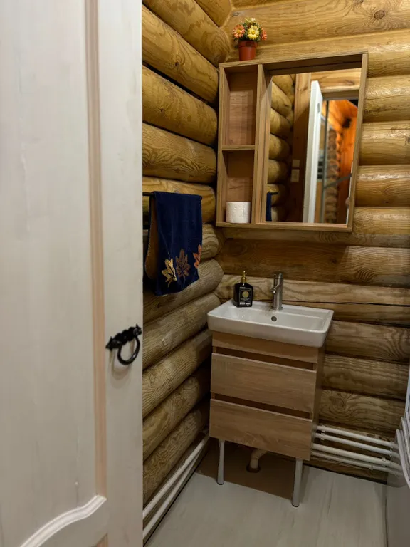 Уютный дом у озера