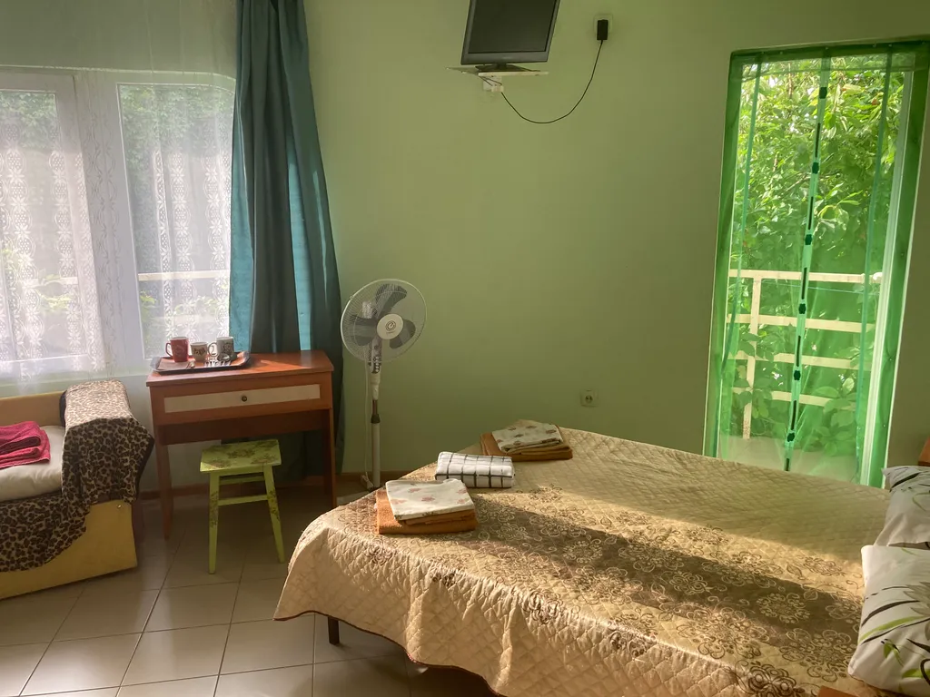 Квартира Четырехместный номер с балконом, кондиционером, 2 этаж. — аренда посуточно в Николаевка