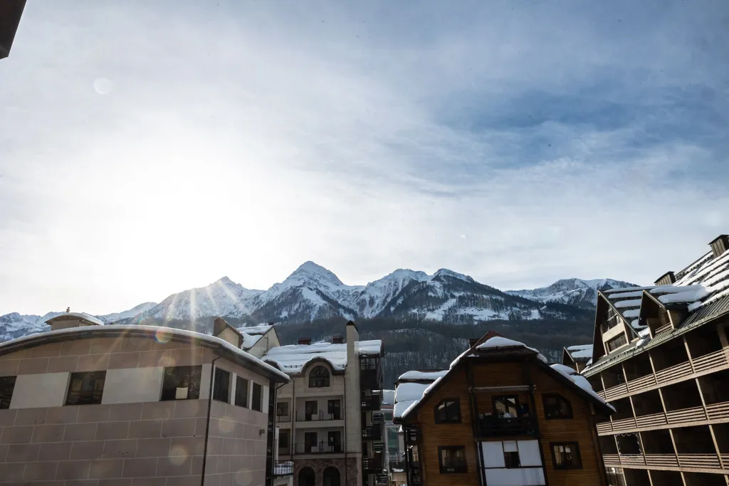 Современные дизайнерские апартаменты с потрясающим видом на горы