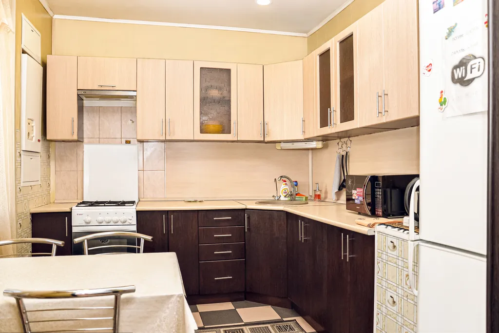 Двушечка возле Леруа